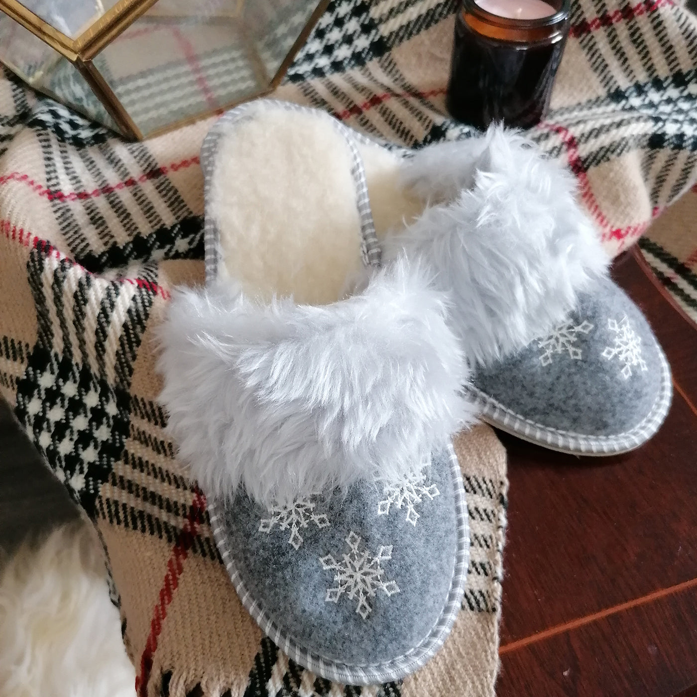 Warm Felt Slippers with Sheep Wool SNOW