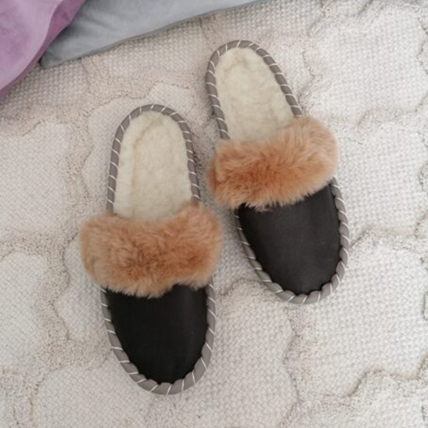 Warm slippers with cosy sheep's wool DANA