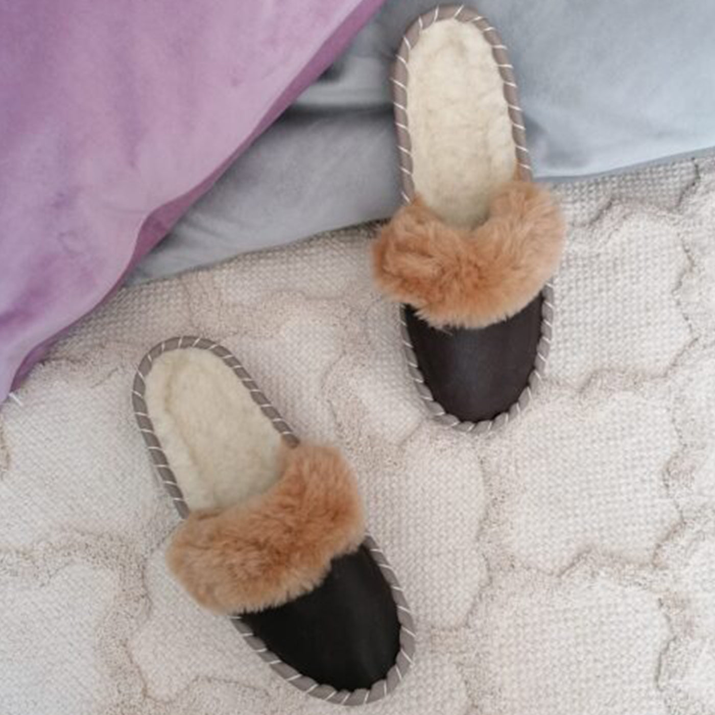 Warm slippers with cosy sheep's wool DANA