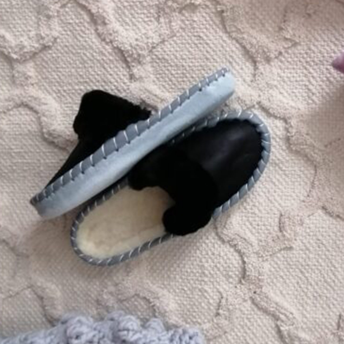 Warm slippers with cosy sheep's wool DANA