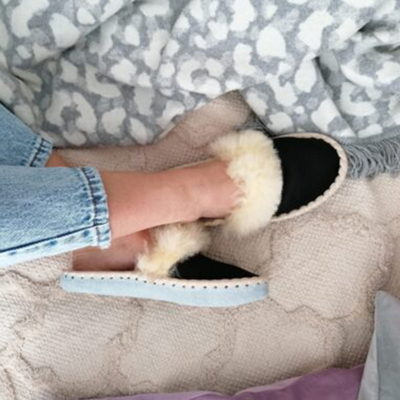 Warm slippers with cosy sheep's wool DANA