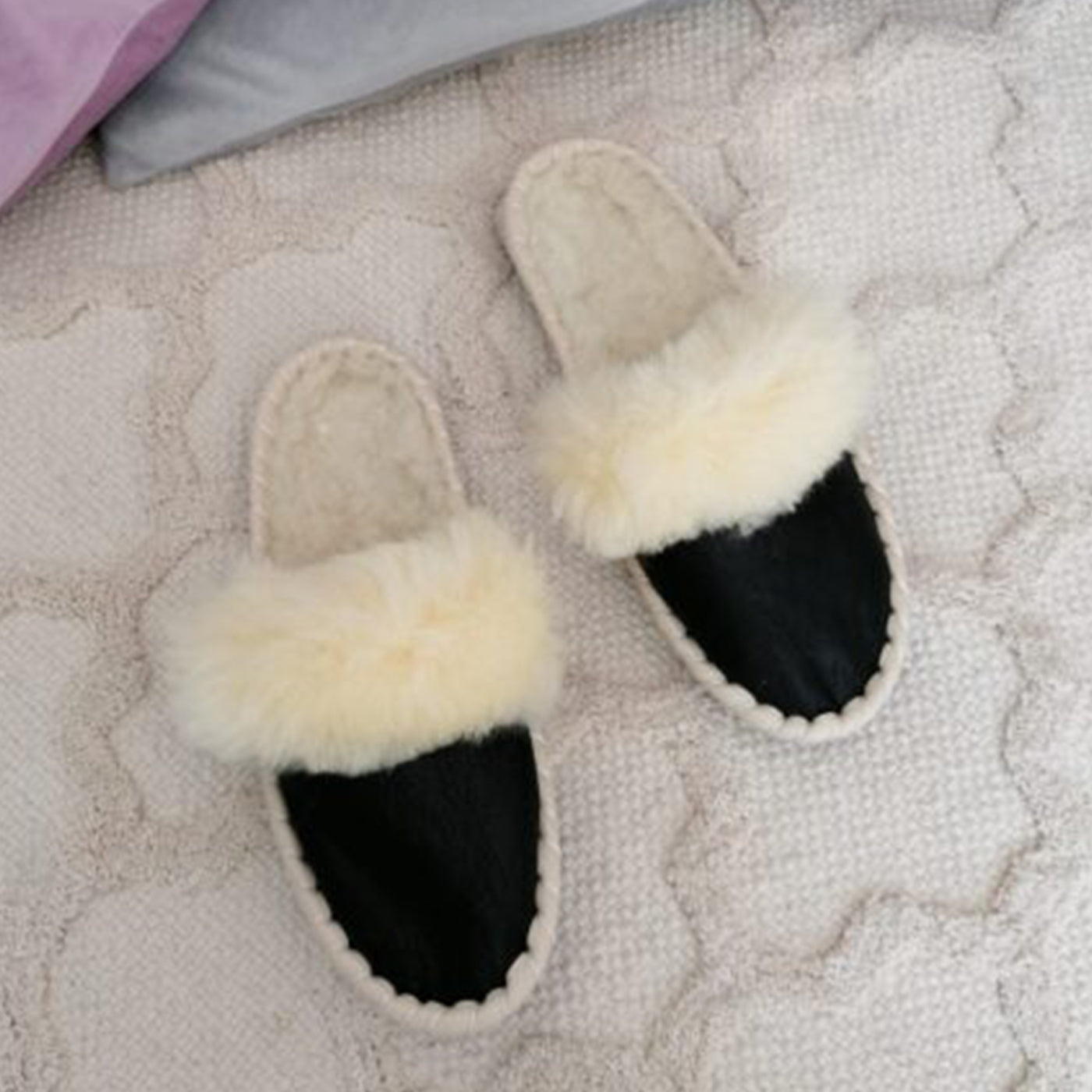 Warm slippers with cosy sheep's wool DANA