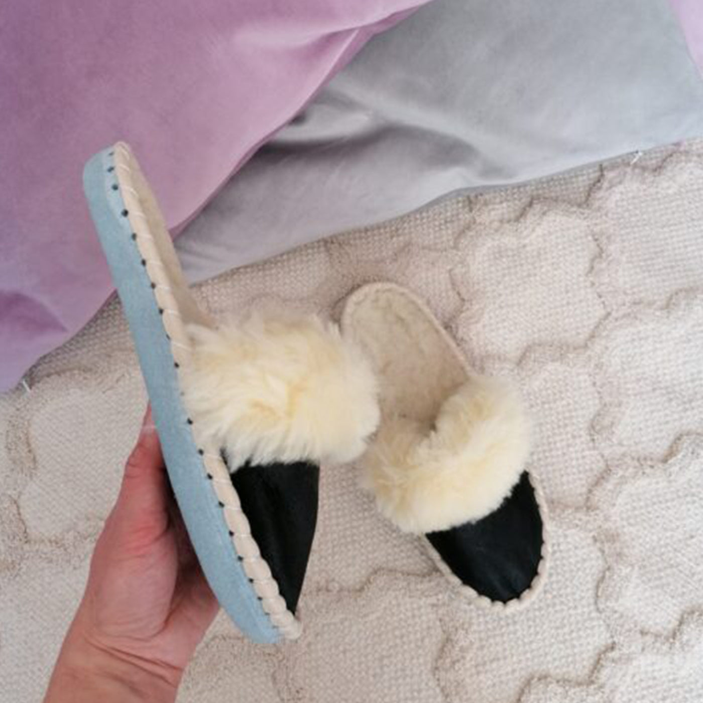 Warm slippers with cosy sheep's wool DANA