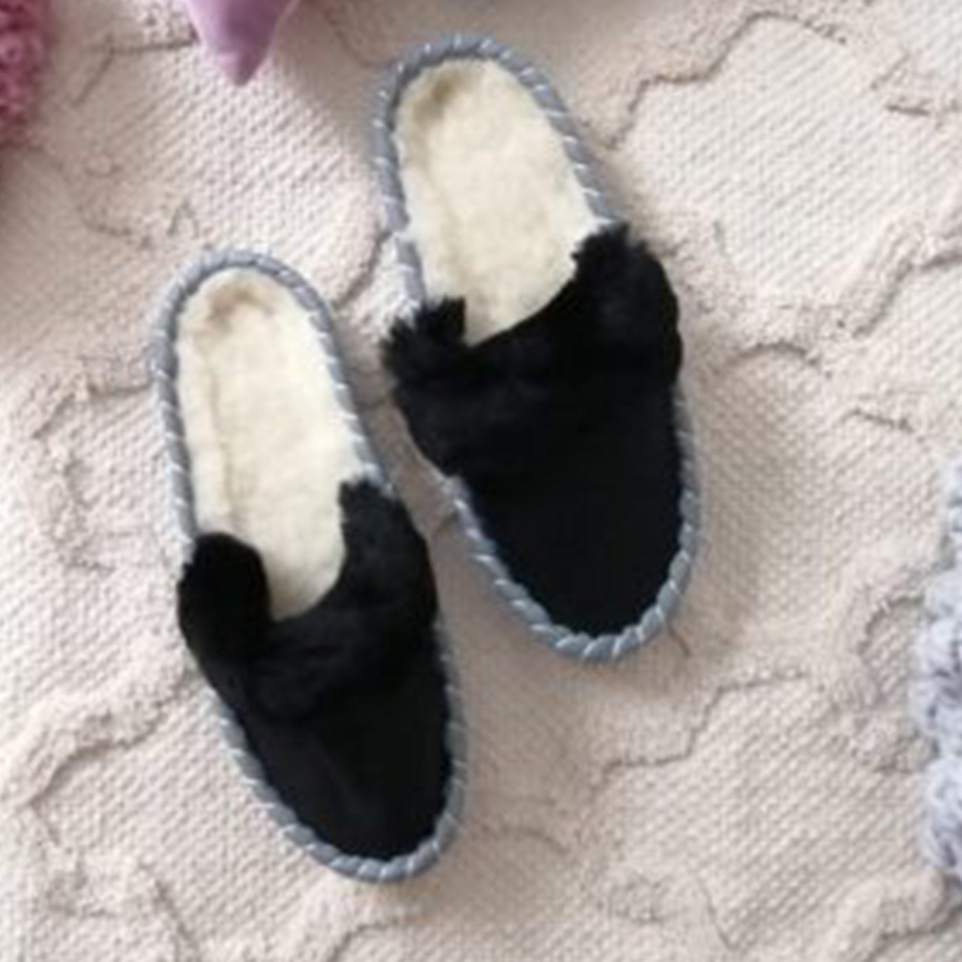 Warm slippers with cosy sheep's wool DANA